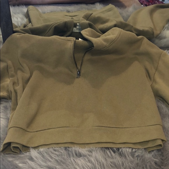 Cropped hooded sweater - Picture 2 of 3